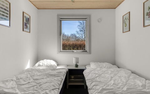 Diuri - 30Km from the Sea: Mur, Chambre, Bois, Lit, Drap De Lit, Literie, Plafond, Cadre De Lit, Sol, Daylighting