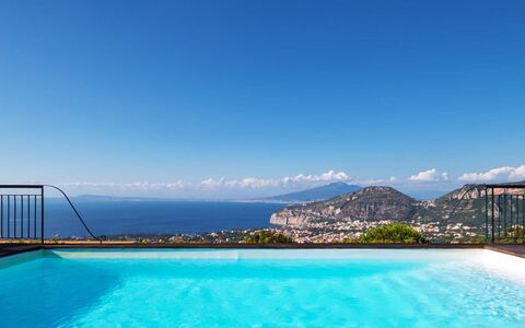Villa Golfo Di Napoli With Private Pool: L'Eau, Ciel, Bâtiment, Bleu, Piscine, Plante, Paysage Naturel, Arbre, Nuage, Cotiers Et Relief Océaniques