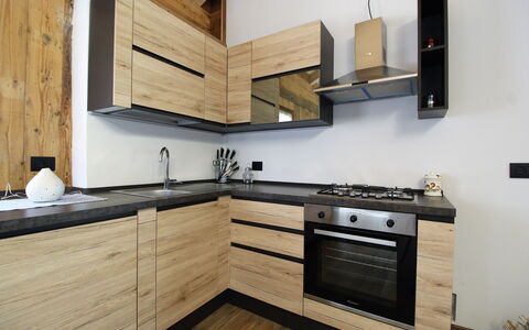Baita La Ciamorza, Dolomiti, Veneto: Cabinetry, Propriété, Comptoir, Meubles, Bâtiment, Cuisinière, Bois, Design Intérieur, Cuisine, Tiroir