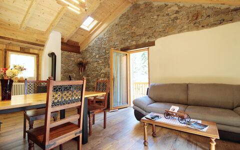Baita La Ciamorza, Dolomiti, Veneto: Table, Meubles, Propriété, Plante, Cadre, Canapé, Bois, Plante D'Appartement, Design Intérieur, Confort