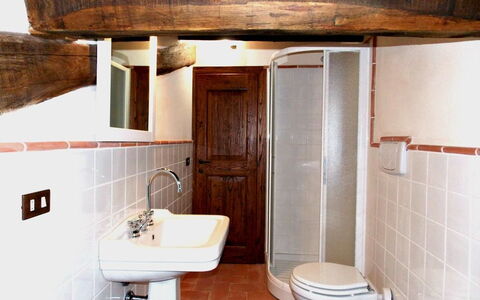 Residence Marino: Salle De Bains, Propriété, Pièce, Design Intérieur, Bâtiment, Toilette, Maison, Luminaire Plomberie, Architecture, Mur