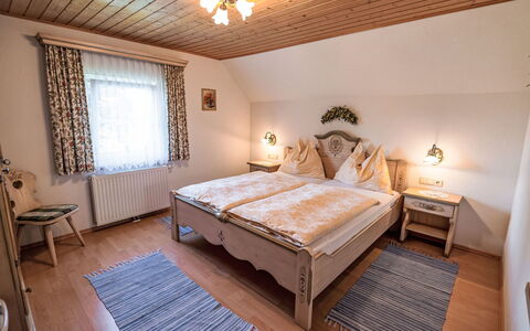 Gröbming 671: Bois, Meubles, Plafond, Design Intérieur, Chambre, Sol, Lit, Sol, Drap De Lit, Literie