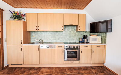 Grimming 671.2: Marron, Cabinetry, Comptoir, Appareil De Cuisine, Cuisinière, Bâtiment, Tiroir, Bois, Cuisine, Électroménager