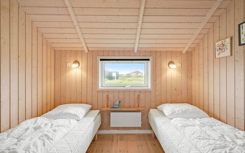 Märta - 250M from the Sea: Bois, Sol, Plafond, Sol, Chambre, Tache De Bois, Dur, Planche, Lit, Parquet