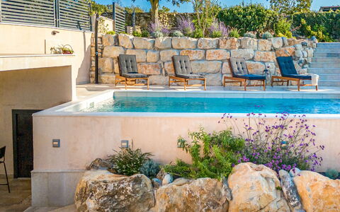 Botra Maria Luxury: L'Eau, Plante, Propriété, Ciel, Bleu Azur, Piscine, Architecture, Rectangle, Loisir, Mobilier De Jardin