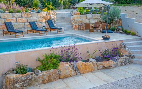 Botra Maria Luxury: Plante, L'Eau, Piscine, Mobilier De Jardin, Mur, Paysage, Loisir, Arbre, Design Urbain, Immobilier