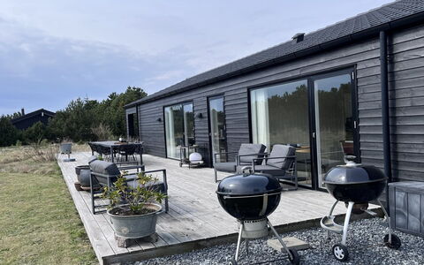 Jale - 900M from the Sea: Toit, Chalet, Mobilier De Jardin, Tableau De Plein Air, Ombre, Chaise, Plate-Forme, Siding, Patio, Conception