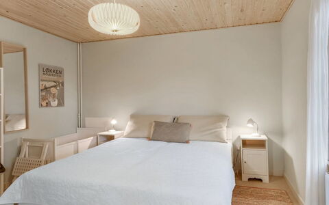 Maelle - 150M from the Sea: Meubles, Design Intérieur, Lit, Chambre, Sol, Sol, Mur, Bois, Plafond, Drap De Lit