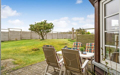 Maelle - 150M from the Sea: Meubles, Lot Terre, Domicile, Porte, Mobilier De Jardin, Chaise, Chalet, Cour, Pelouse, Tableau De Plein Air