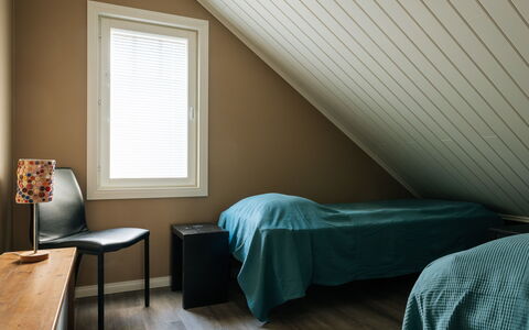 Maalaistalo Sipilä: Sol, Sol, Design Intérieur, Mur, Chambre, Bois, Plafond, Lit, Meubles, Drap De Lit