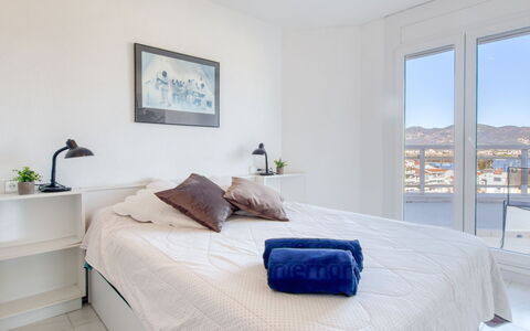 Empuriabrava 124: Lit, Meubles, Chambre, Design Intérieur, Drap De Lit, Literie, Pièce, Sol, Linge, Sol