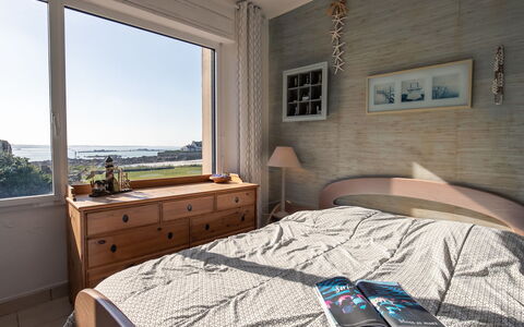Dal D'Armor: Meubles, Design Intérieur, Chambre, Lit, Bois, Sol, Pièce, Drap De Lit, Plafond, Sol