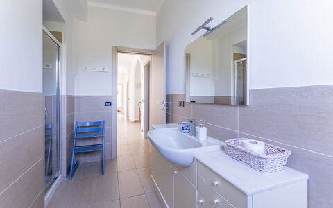 Breath-taking Portofino Promontory Seaview: Sol, Sol, Design Intérieur, Luminaire Plomberie, Plafond, Robinet, Évier, Pièce, Salle De Bains, Plomberie