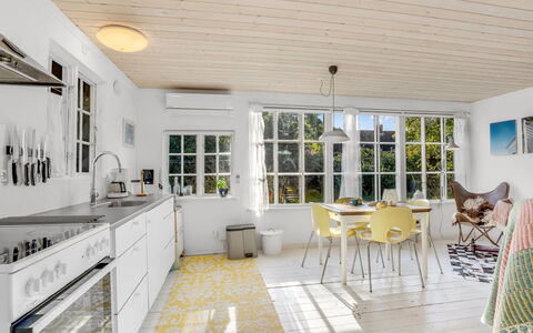 Aleta - 300M from the Sea: Meubles, Design Intérieur, Appartement, Sol, Sol, Table, Chaise, Pièce, Domicile, Table Cuisine Et Salle A Manger