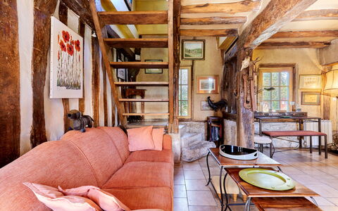 La Longère: Meubles, Propriété, Bâtiment, Canapé, Cadre, Bois, Design Intérieur, Salon, Sol, Sol