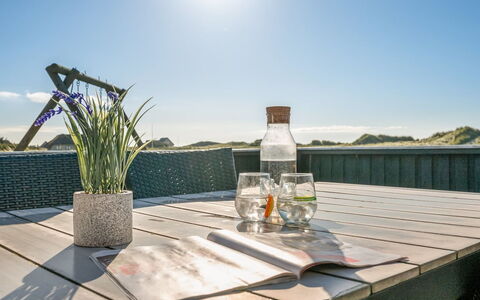Jaana - 10M from the Sea: Bois, Domicile, Porche, Plate-Forme, Dur, Toit, Tache De Bois, Parquet, Eco Hôtel