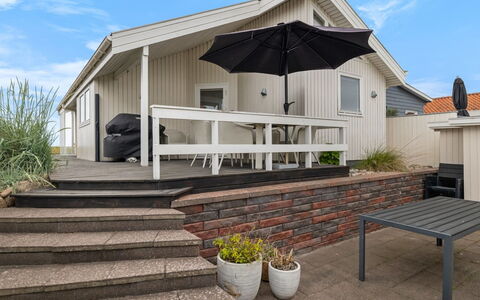 Aswith - 5M from the Sea: Meubles, Design Intérieur, Appartement, Sol, Sol, Table, Chaise, Pièce, Domicile, Table Cuisine Et Salle A Manger