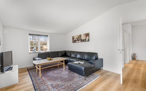 Agla - 2.5Km from the Sea: Design Intérieur, Sol, Sol, Canapé, Bois, Parquet, Meubles, Plafond, Salon, Pièce