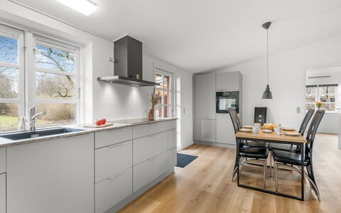 Agla - 2.5Km from the Sea: Sol, Bois, Sol, Cuisine, Comptoir, Design Intérieur, Cabinetry, Parquet, Plafond, Domicile