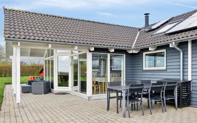 Karoline - 400M from the Sea