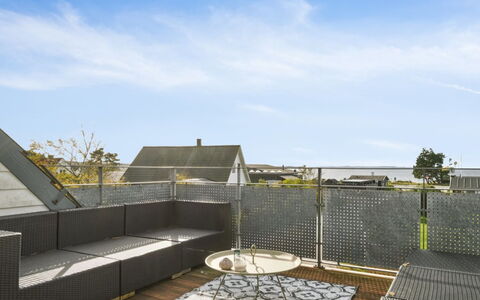 Elmeri - 200M from the Sea: Bois, Domicile, Porche, Plate-Forme, Dur, Toit, Tache De Bois, Parquet, Eco Hôtel