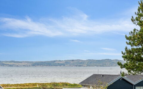 Elmeri - 200M from the Sea: Bois, Domicile, Porche, Plate-Forme, Dur, Toit, Tache De Bois, Parquet, Eco Hôtel
