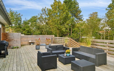 Elmeri - 200M from the Sea: Bois, Domicile, Porche, Plate-Forme, Dur, Toit, Tache De Bois, Parquet, Eco Hôtel