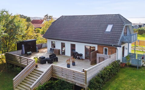 Elmeri - 200M from the Sea: Maison, Domicile, Toit, Chalet, Biens, Aménagement Paysager, Batiments Jardin, Siding, Ferme