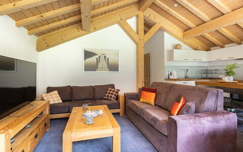 Chalet Ponturin: Design Intérieur, Meubles, Bois, Sol, Plafond, Sol, Pièce, Canapé, Salon, Dur
