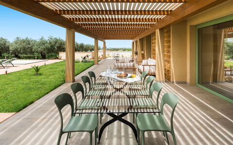 Cavial: Table, Meubles, Plante, Chaise, Bois, Design Intérieur, Ombre, Arbre, Herbe, Mobilier De Jardin