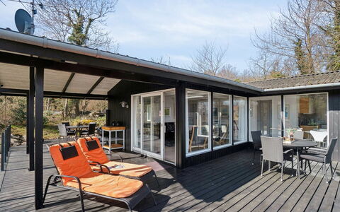 Caren - 75M from the Sea: Maison, Domicile, Toit, Chalet, Biens, Aménagement Paysager, Batiments Jardin, Siding, Ferme