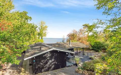 Caren - 75M from the Sea: Maison, Domicile, Toit, Chalet, Biens, Aménagement Paysager, Batiments Jardin, Siding, Ferme