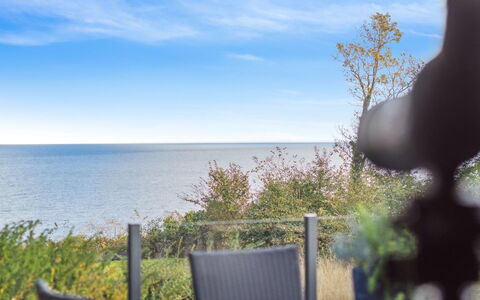 Caren - 75M from the Sea: Maison, Domicile, Toit, Chalet, Biens, Aménagement Paysager, Batiments Jardin, Siding, Ferme
