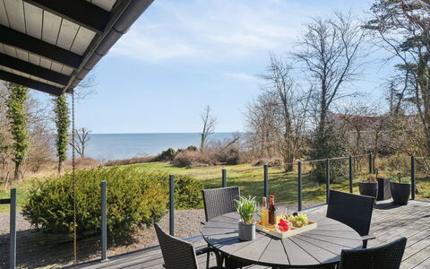 Caren - 75M from the Sea: Maison, Domicile, Toit, Chalet, Biens, Aménagement Paysager, Batiments Jardin, Siding, Ferme