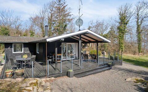 Caren - 75M from the Sea: Maison, Domicile, Toit, Chalet, Biens, Aménagement Paysager, Batiments Jardin, Siding, Ferme