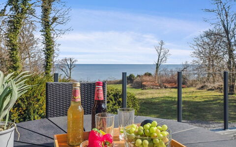 Caren - 75M from the Sea: Meubles, Design Intérieur, Sol, Sol, Plafond, Pièce, Chaise, Table, Appartement, Table Cuisine Et Salle A Manger