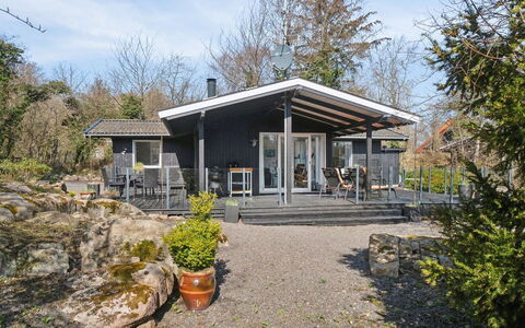 Caren - 75M from the Sea: Meubles, Design Intérieur, Sol, Sol, Plafond, Pièce, Chaise, Table, Appartement, Table Cuisine Et Salle A Manger