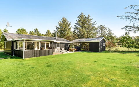 Rajna - 500M to the Fjord: Toit, Maison, Domicile, Chalet, Porte, Siding, Plate-Forme, Porche, Planche, Dur