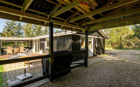 Rajna - 500M to the Fjord: Toit, Maison, Domicile, Chalet, Porte, Siding, Plate-Forme, Porche, Planche, Dur