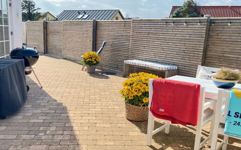 Janin - 110M from the Sea: Maison, Domicile, Toit, Chalet, Biens, Aménagement Paysager, Batiments Jardin, Siding, Ferme