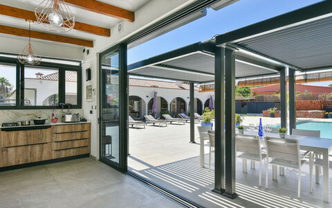 Armonia Oasis Deluxe: Propriété, Porte, Ombre, Fenêtre, Design Intérieur, Sol, Immobilier, Ciel, Sol, Façade