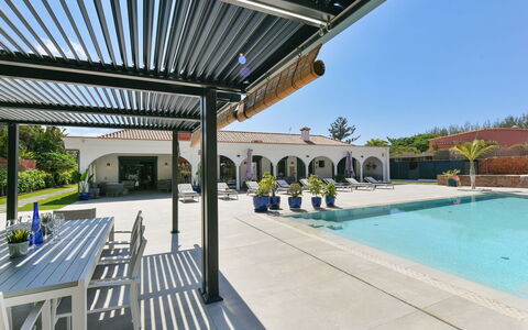 Armonia Oasis Deluxe: L'Eau, Plante, Ciel, Propriété, Ombre, Arbre, Architecture, Piscine, Mobilier De Jardin, Design Intérieur