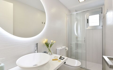 Las Nasas 1: Miroir, Robinet, Évier, Luminaire Plomberie, Propriété, Plante, Lavabo, Bâtiment, Salle De Bains, Design Intérieur