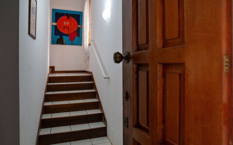 Montesilvano 29: Propriété, Porte, Escaliers, Bois, Bâtiment, Sol, Tache De Bois, Cadre, Accueil Porte