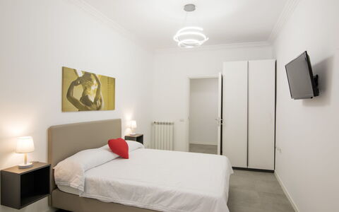 Welcome Rome: Meubles, Propriété, Confort, Éclairage, Bois, Design Intérieur, Sol, Sol, Mur, Cadre De Lit