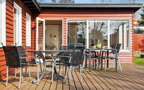 Salka - 200M to the Fjord: Meubles, Design Intérieur, Sol, Sol, Plafond, Pièce, Chaise, Table, Appartement, Table Cuisine Et Salle A Manger