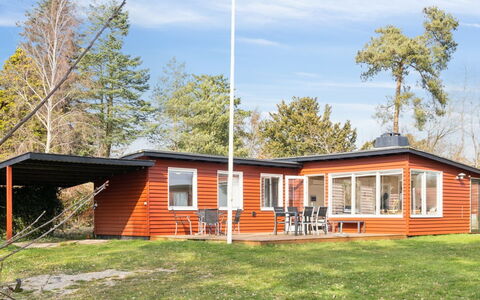 Salka - 200M to the Fjord: Meubles, Design Intérieur, Sol, Sol, Plafond, Pièce, Chaise, Table, Appartement, Table Cuisine Et Salle A Manger