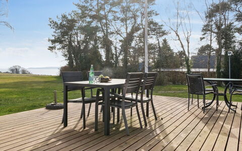 Salka - 200M to the Fjord: Meubles, Design Intérieur, Sol, Sol, Plafond, Pièce, Chaise, Table, Appartement, Table Cuisine Et Salle A Manger