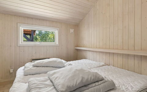 Aimo - 300M from the Sea: Chambre, Bois, Sol, Sol, Lit, Plafond, Drap De Lit, Design Intérieur, Literie, Pièce