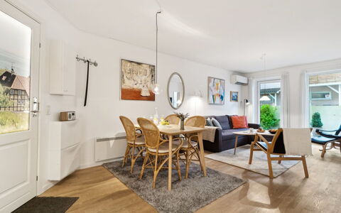 Franca - 75M from the Sea: Maison, Domicile, Toit, Chalet, Biens, Aménagement Paysager, Batiments Jardin, Siding, Ferme